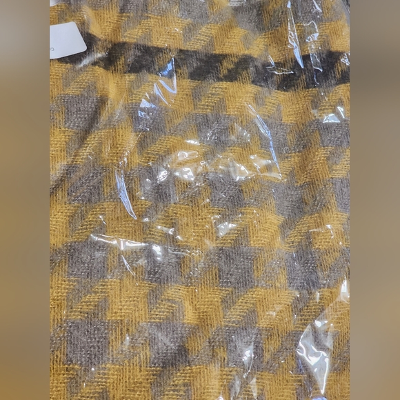 Extra large Plaid print cozy winter scarf - Picture 4 of 4